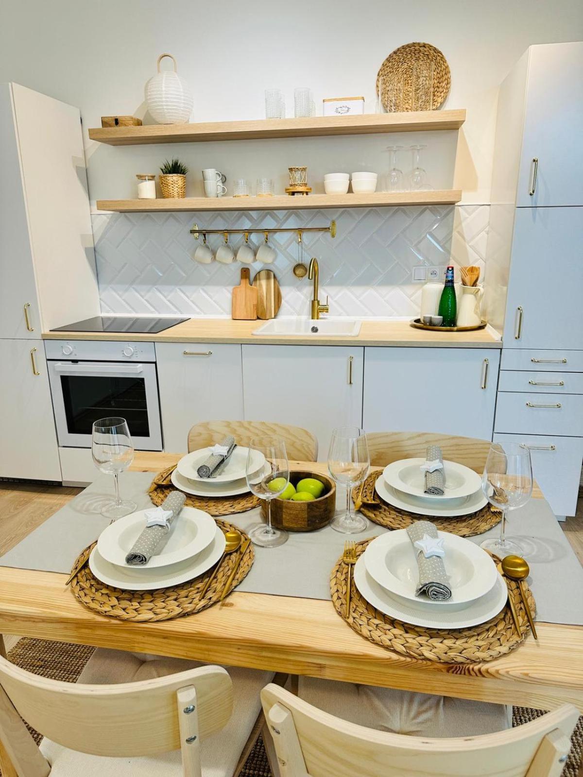Cozy And Unique Apartment Near Train Station Bratislava Exterior foto